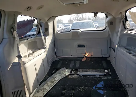 2010 Chrysler Town & Country Touring Plus z USA, uszkodzony, nr VIN 2A4RR8DX1AR480604